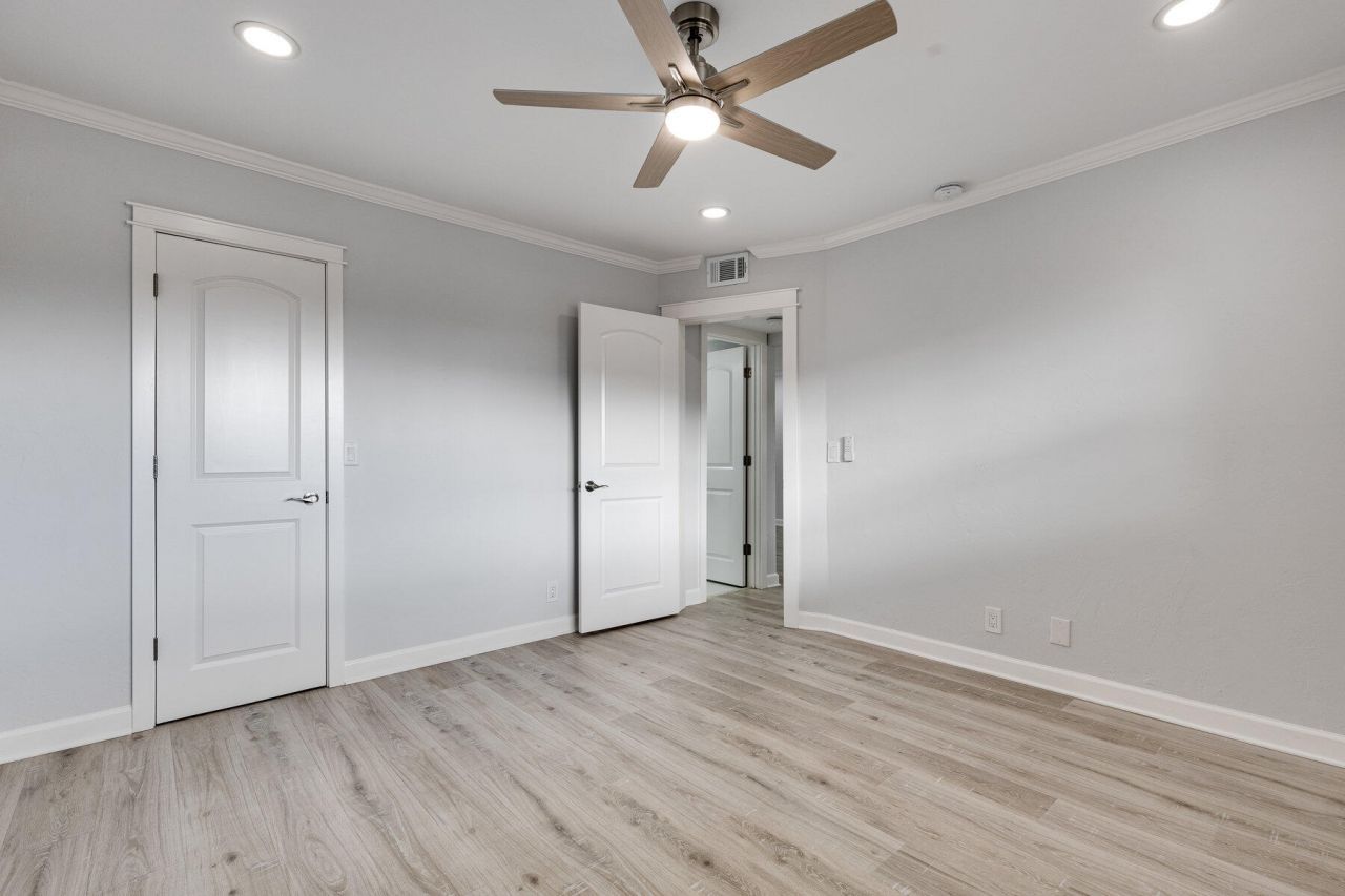 28 Yacht Club Drive, Unit 207, North Palm Beach, FL 33408 Photo