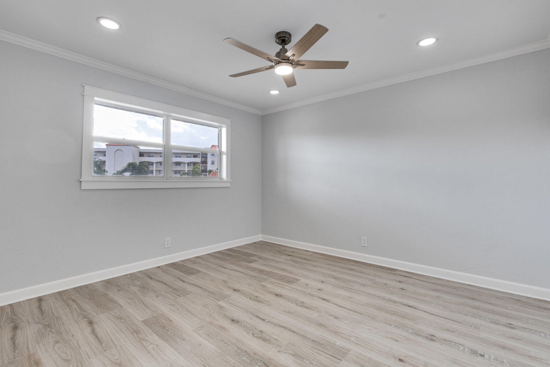 28 Yacht Club Drive, Unit 207, North Palm Beach, FL 33408 Photo