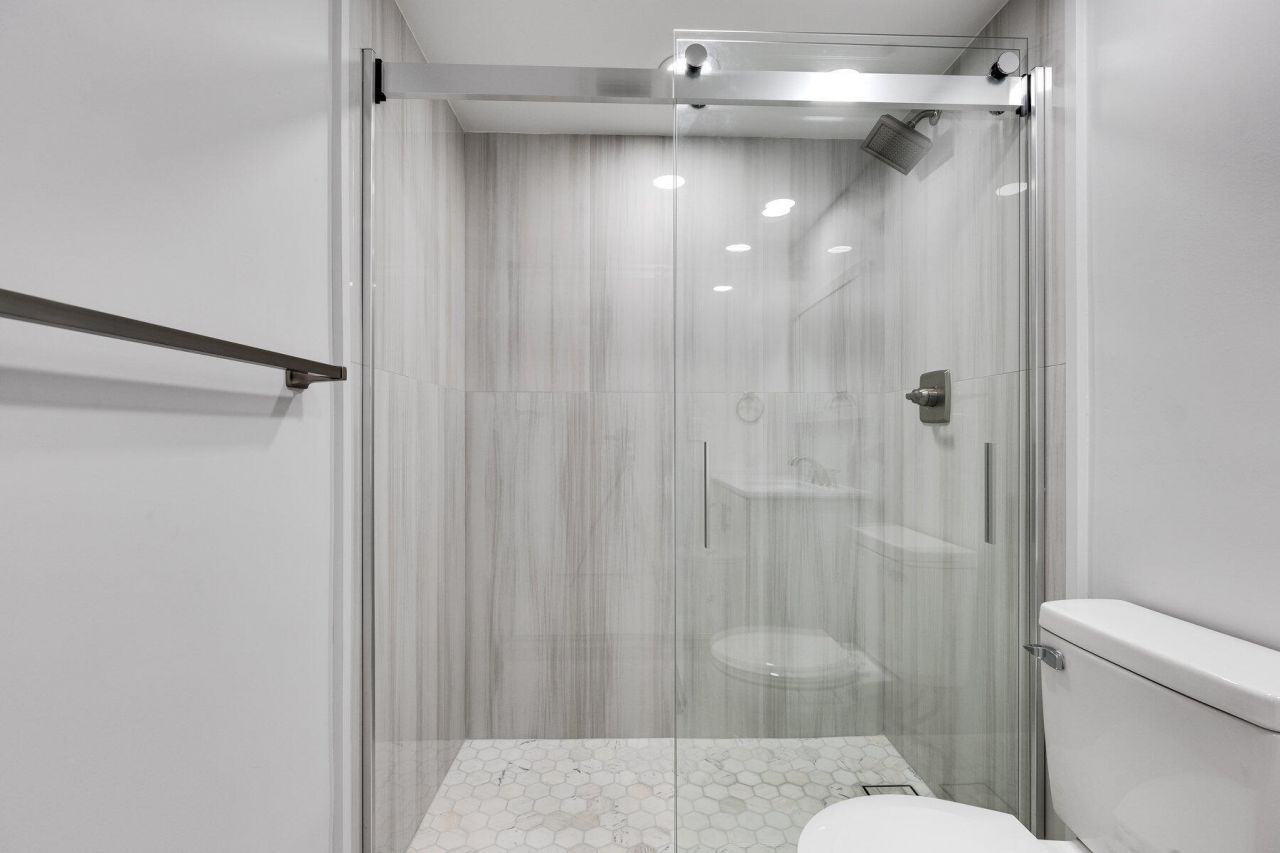 28 Yacht Club Drive, Unit 207, North Palm Beach, FL 33408 Photo