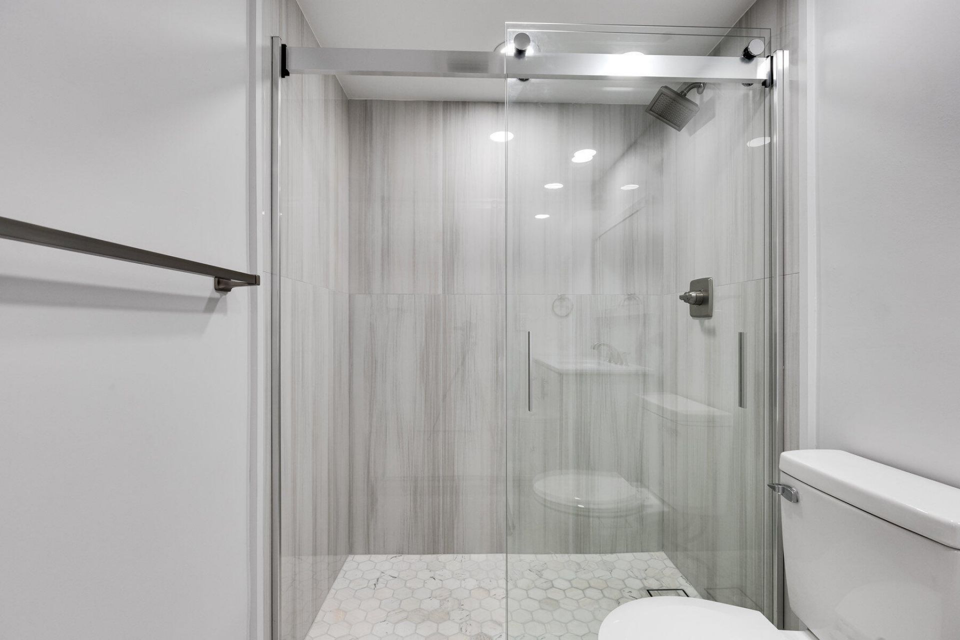 28 Yacht Club Drive, Unit 207, North Palm Beach, FL 33408 Photo