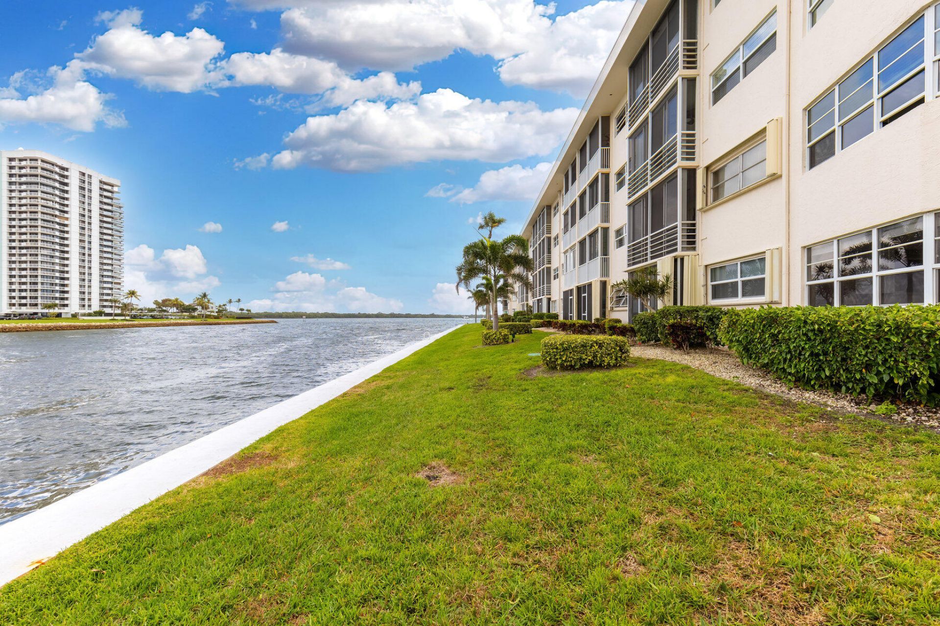28 Yacht Club Drive, Unit 207, North Palm Beach, FL 33408 Photo