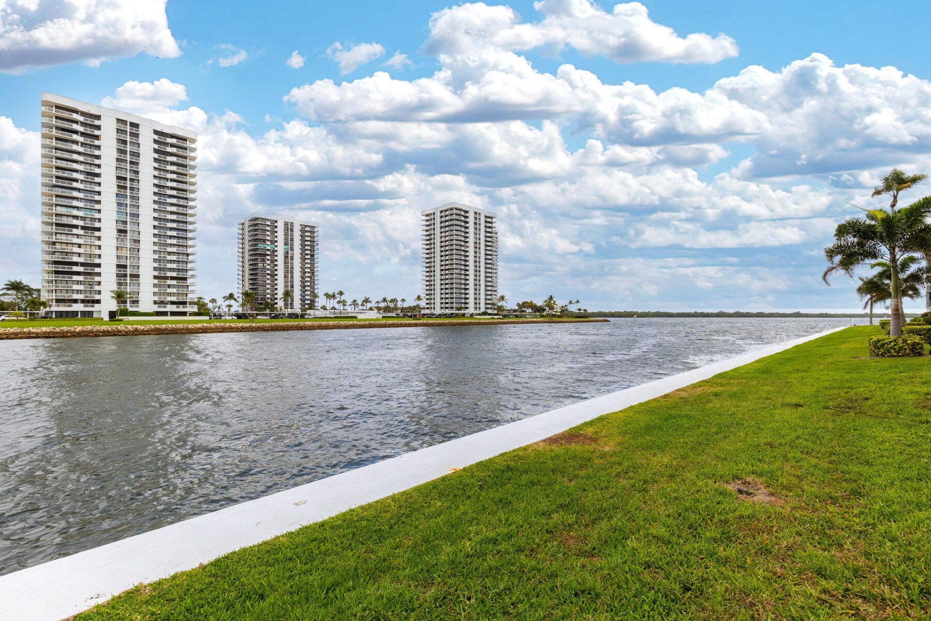 28 Yacht Club Drive, Unit 207, North Palm Beach, FL 33408 Photo