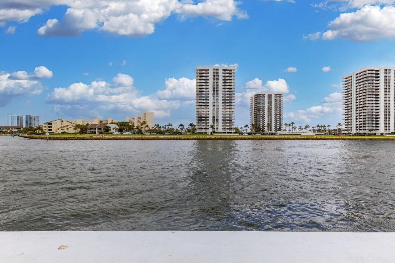 28 Yacht Club Drive, Unit 207, North Palm Beach, FL 33408 Photo