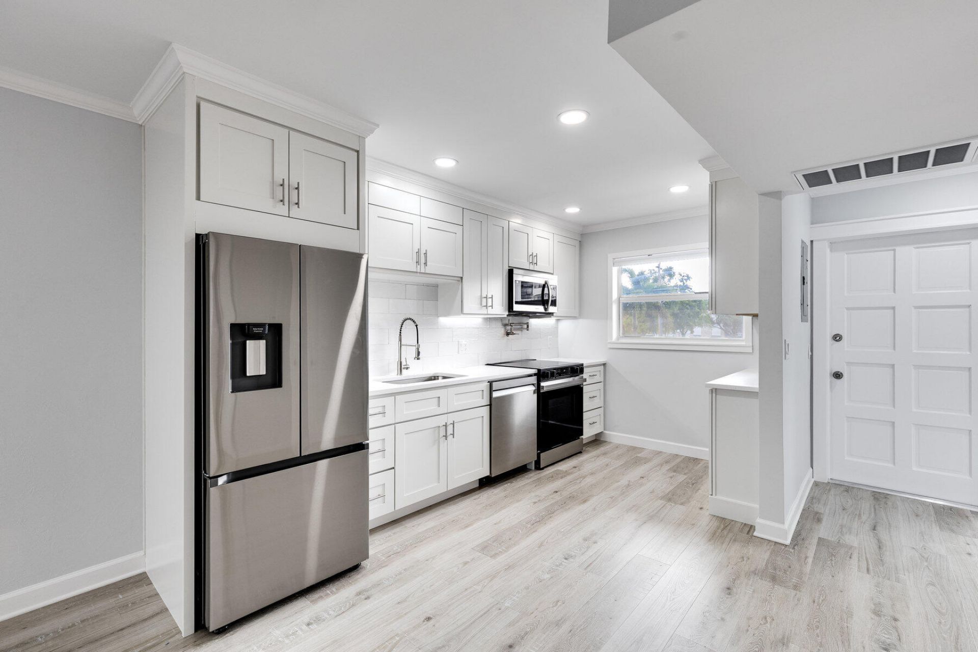 28 Yacht Club Drive, Unit 207, North Palm Beach, FL 33408 Photo