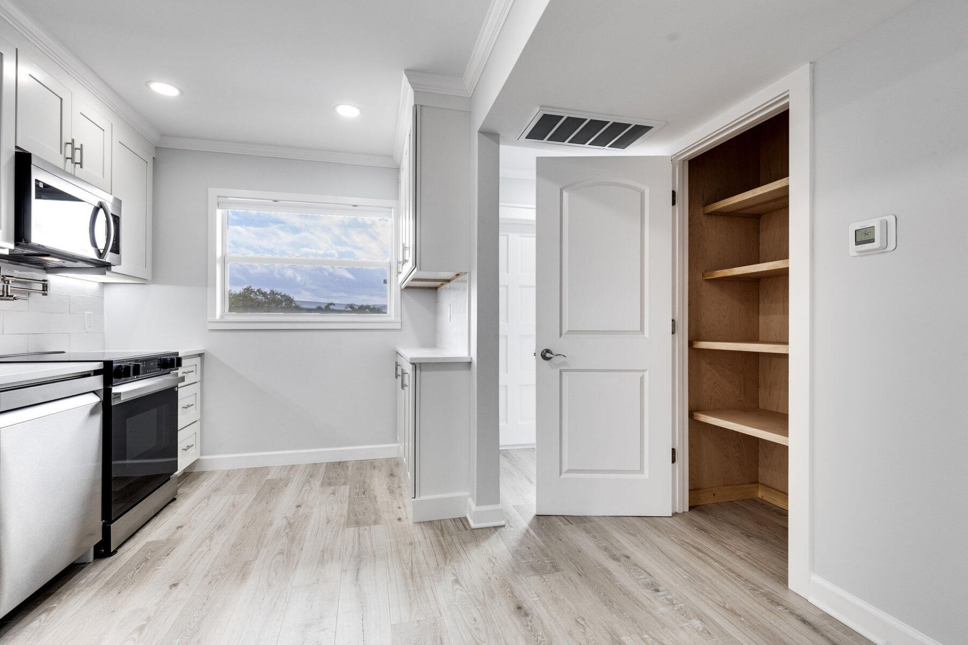 28 Yacht Club Drive, Unit 207, North Palm Beach, FL 33408 Photo