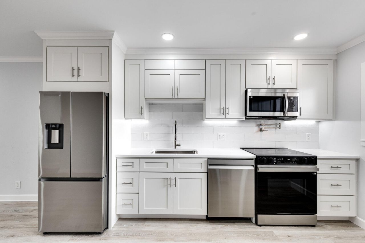 28 Yacht Club Drive, Unit 207, North Palm Beach, FL 33408 Photo