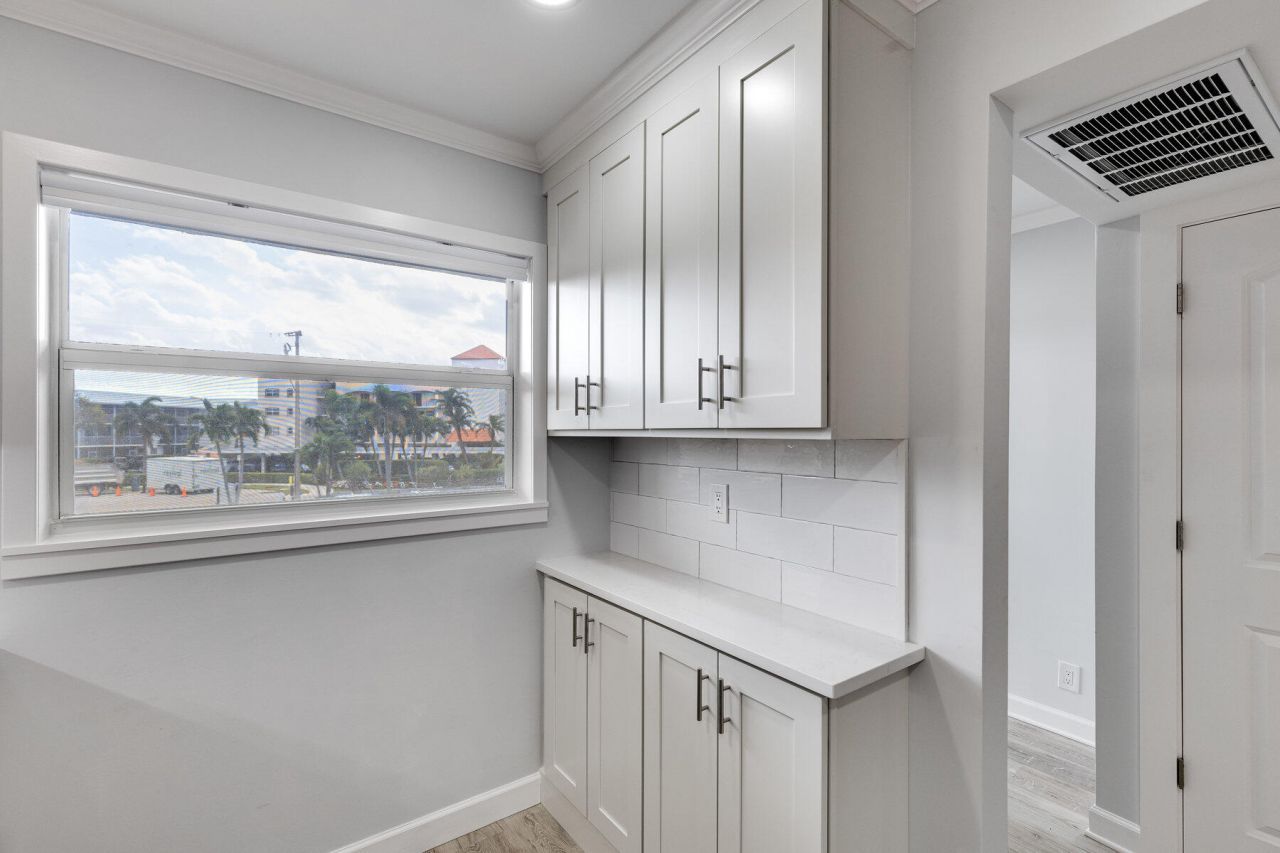 28 Yacht Club Drive, Unit 207, North Palm Beach, FL 33408 Photo