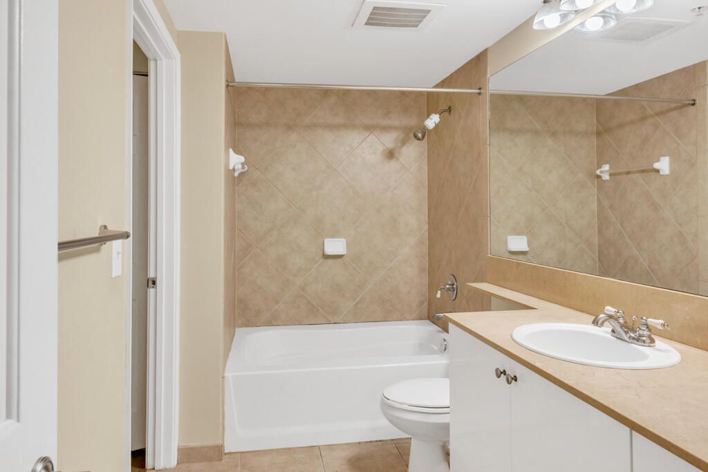 700 E Boynton Beach Boulevard, Unit 407, Boynton Beach, FL 33435 Photo