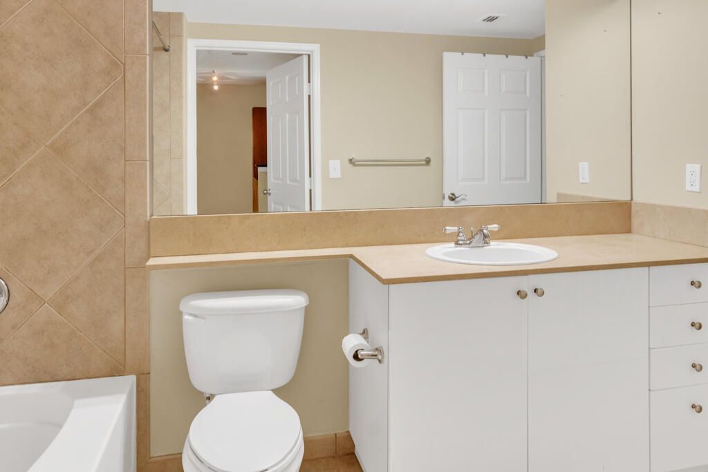 700 E Boynton Beach Boulevard, Unit 407, Boynton Beach, FL 33435 Photo