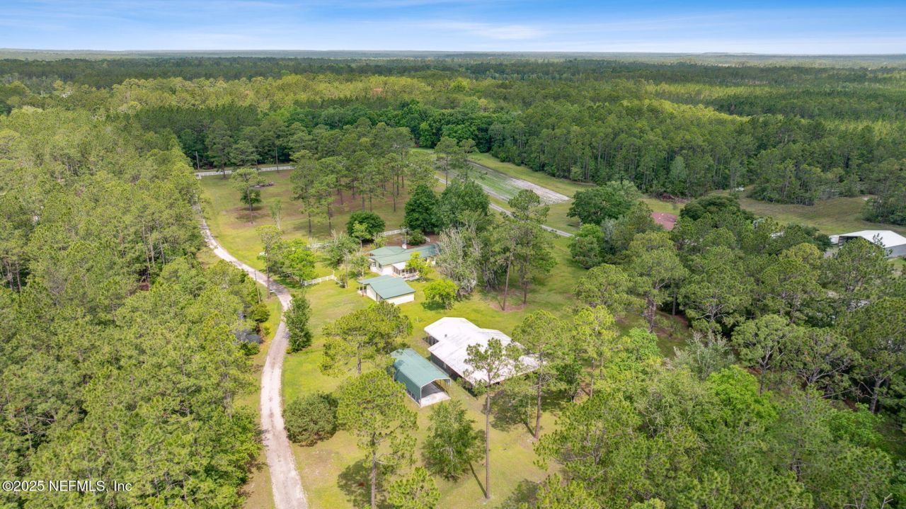 2889 SANTA FE Trail Hilliard, FL 32046