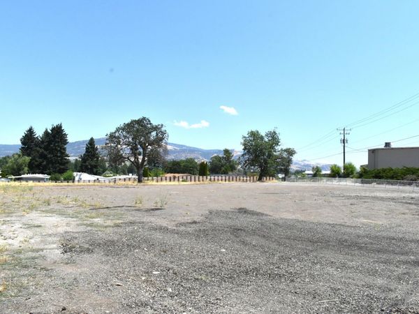 3459 S Pacific Highway, Phoenix, OR 97535