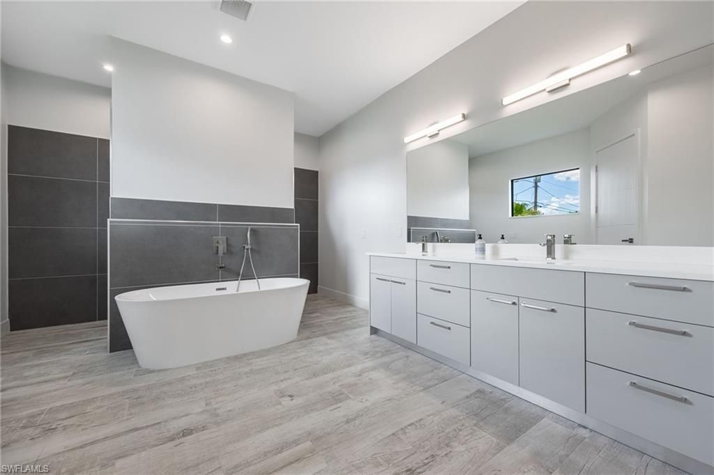 2122 Coral Point Dr, Cape Coral, FL 33990 Photo