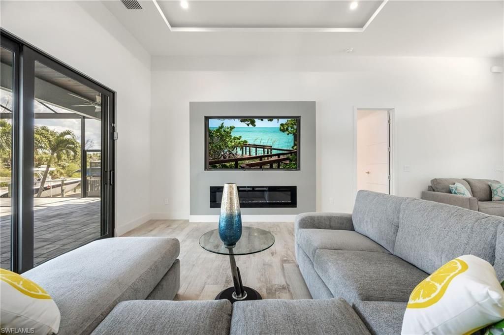 2122 Coral Point Dr, Cape Coral, FL 33990 Photo