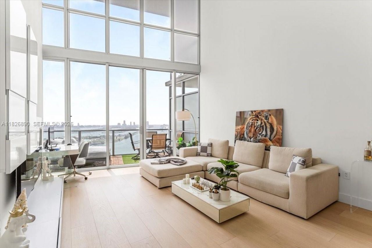 1100 Biscayne Blvd, Unit 4305, Miami, FL 33132 Photo