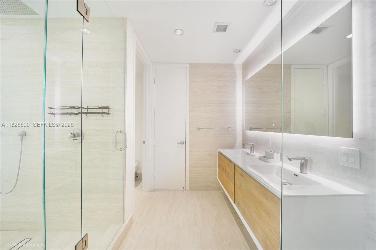 1100 Biscayne Blvd, Unit 4305, Miami, FL 33132 Photo