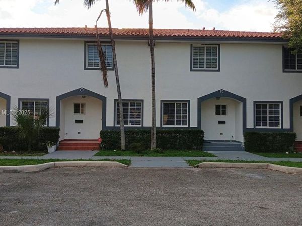 976 N 18th Ct, Hollywood, FL 33020