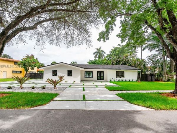 7101 E Troon Cir, Miami Lakes, FL 33014