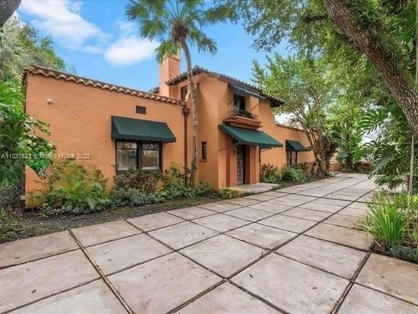 1006 S Greenway Dr, Coral Gables, FL 33134