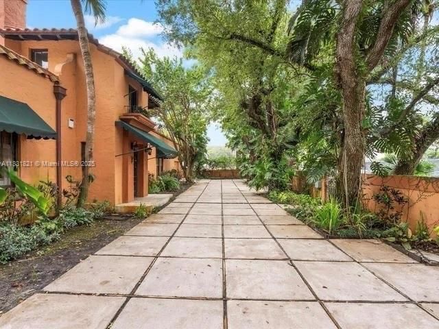 1006 S Greenway Dr, Coral Gables, FL 33134 Photo