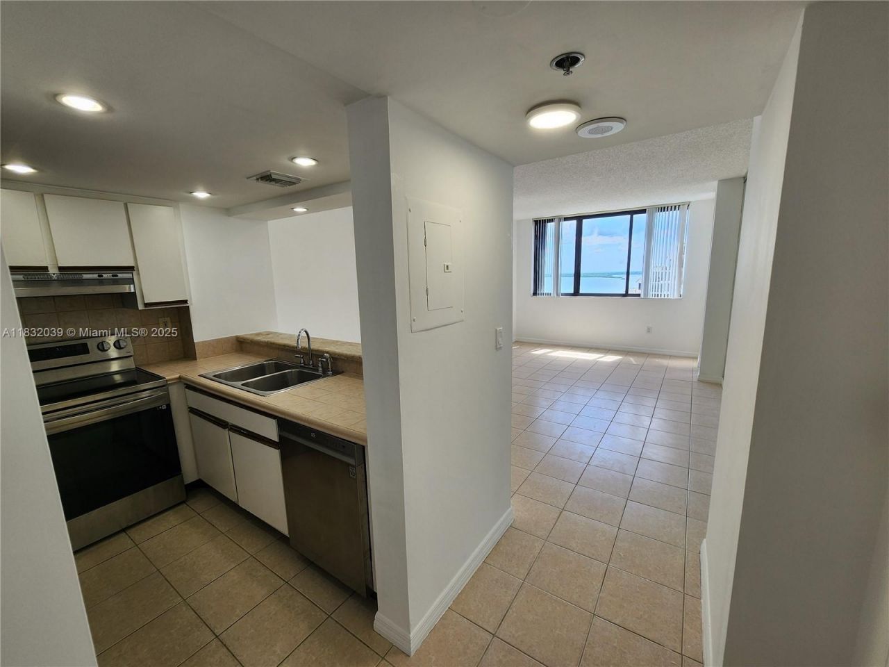 540 Brickell Key Dr, Unit 1603, Miami, FL 33131 Photo