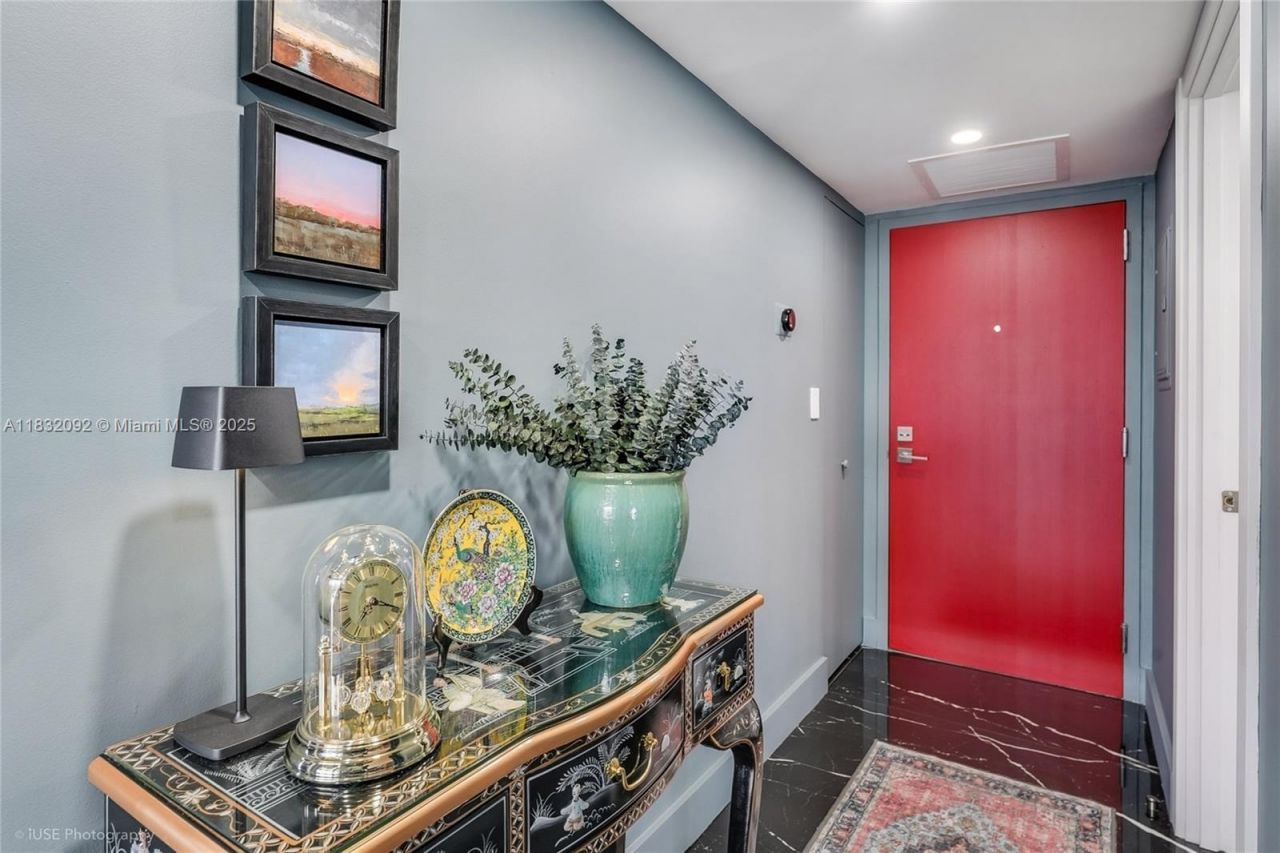 2555 Collins Ave, Unit PH114, Miami Beach, FL 33140 Photo