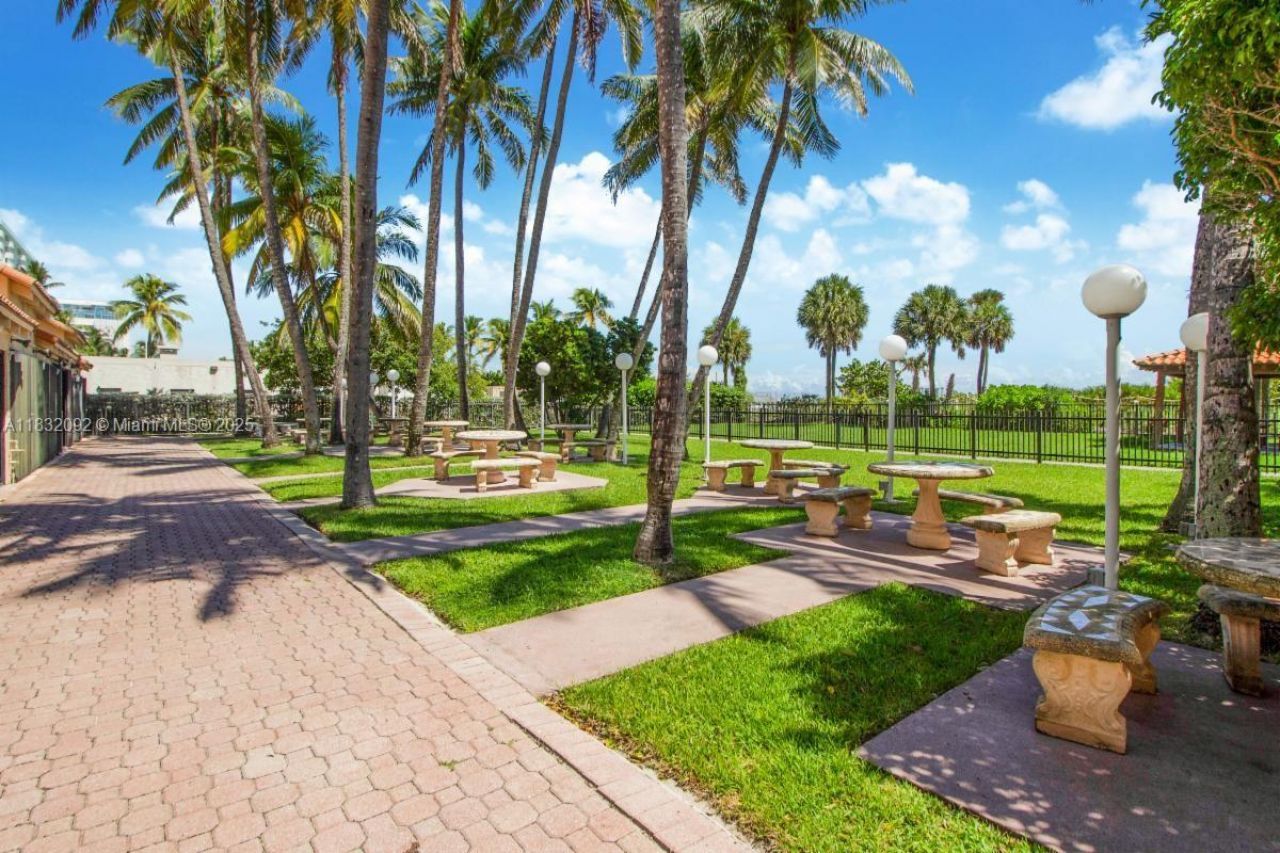 2555 Collins Ave, Unit PH114, Miami Beach, FL 33140 Photo