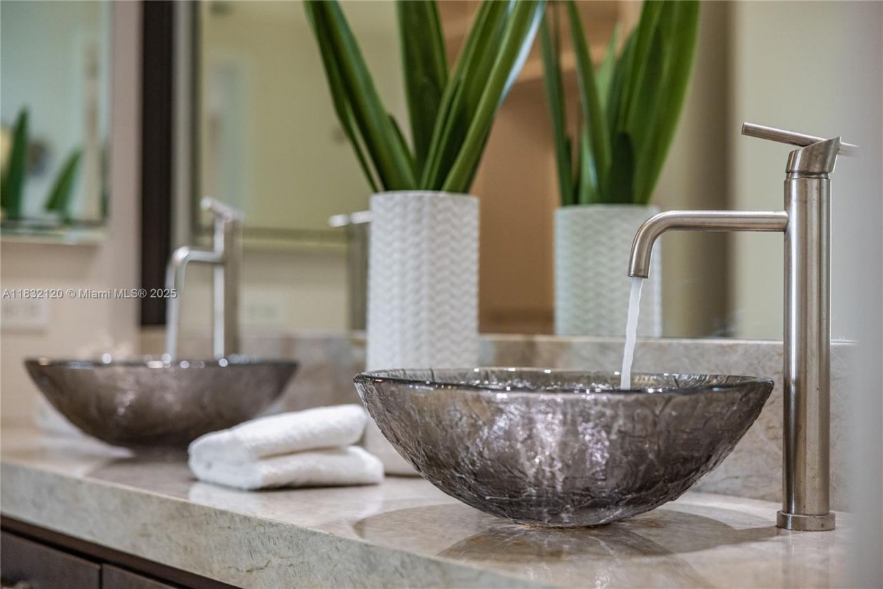 615 Ocean Dr, Unit 6A, Key Biscayne, FL 33149 Photo