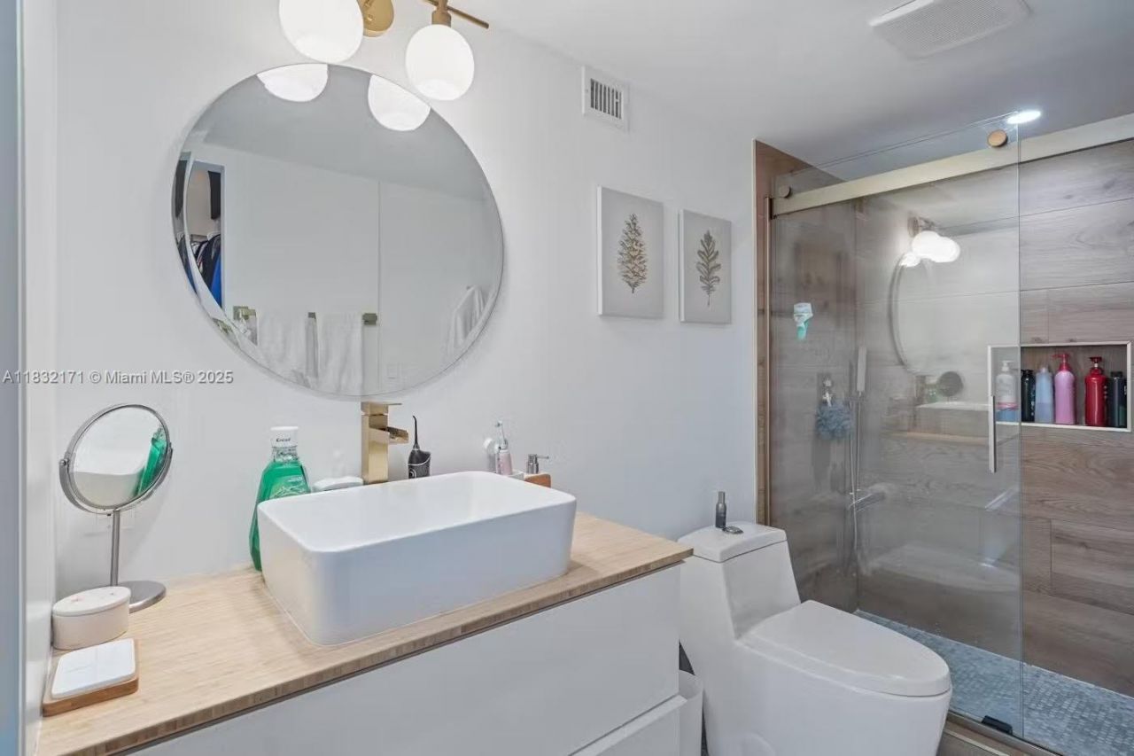 1901 Brickell Ave, Unit B1706, Miami, FL 33129 Photo