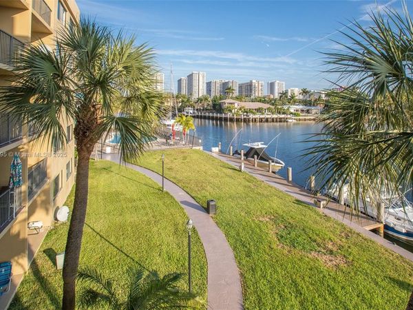 301 Golden Isles Dr, Unit 314, Hallandale Beach, FL 33009