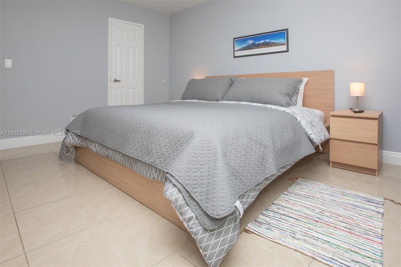 301 Golden Isles Dr, Unit 314, Hallandale Beach, FL 33009 Photo