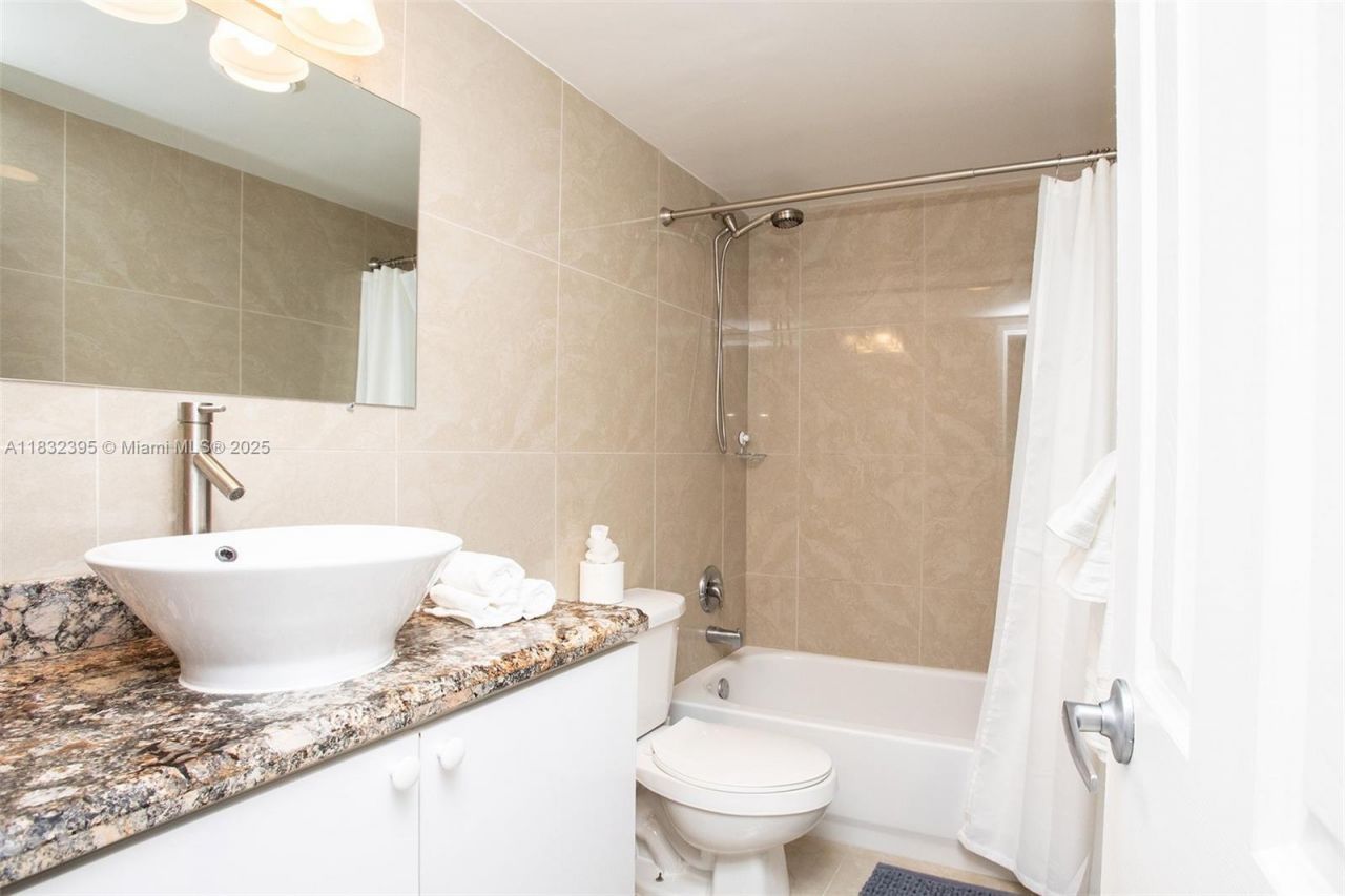 301 Golden Isles Dr, Unit 314, Hallandale Beach, FL 33009 Photo