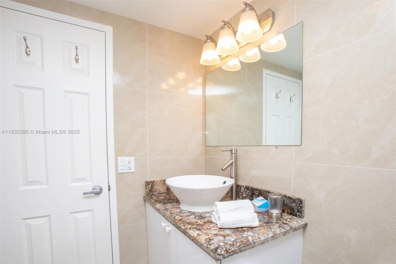 301 Golden Isles Dr, Unit 314, Hallandale Beach, FL 33009 Photo