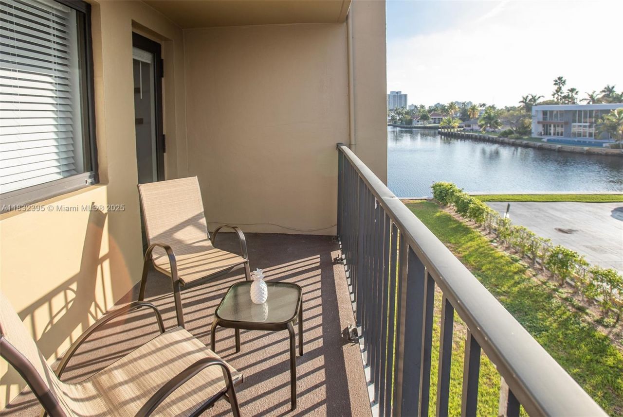 301 Golden Isles Dr, Unit 314, Hallandale Beach, FL 33009 Photo