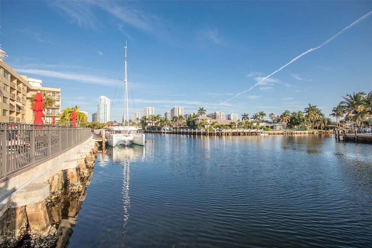 301 Golden Isles Dr, Unit 314, Hallandale Beach, FL 33009 Photo