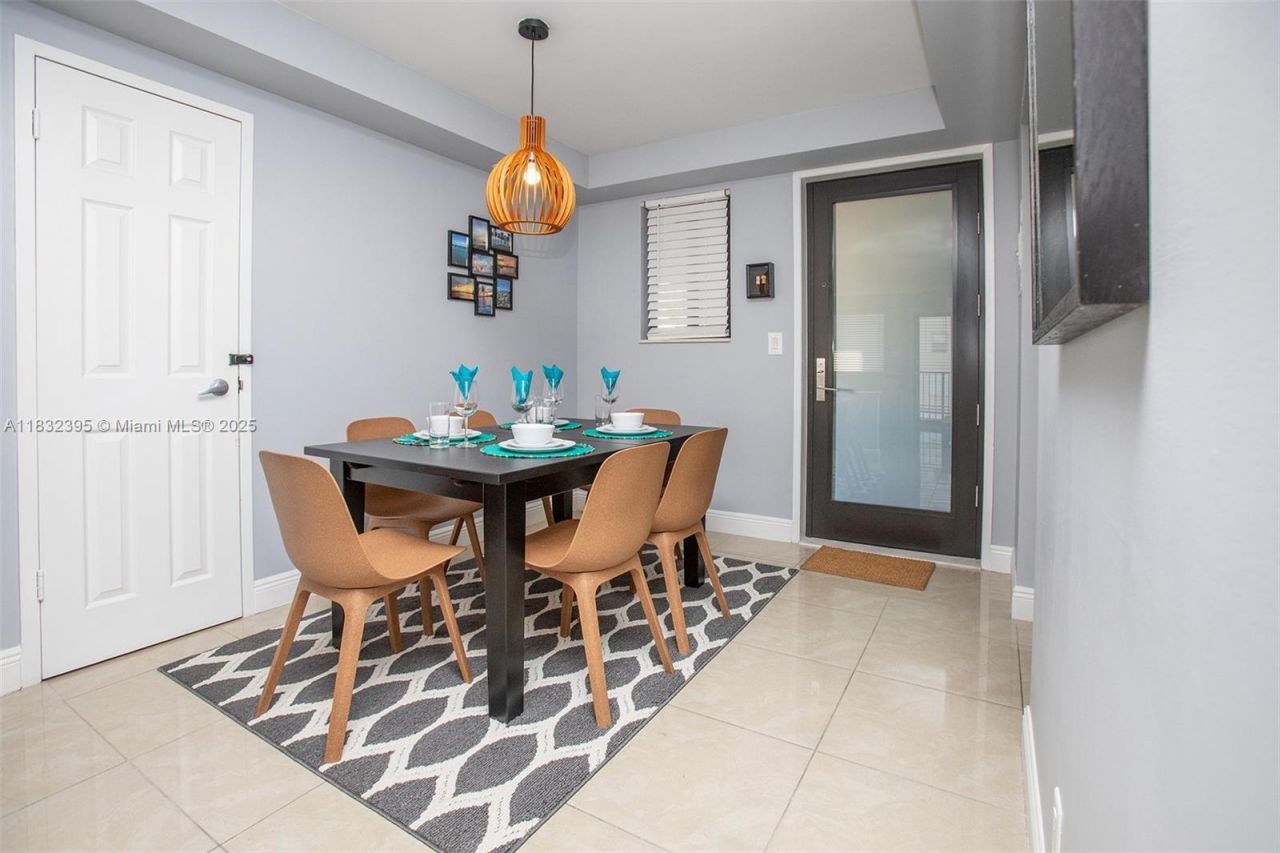 301 Golden Isles Dr, Unit 314, Hallandale Beach, FL 33009 Photo