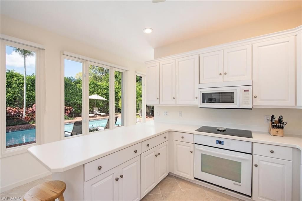 369 2nd Ave N, Naples, FL 34102 Photo