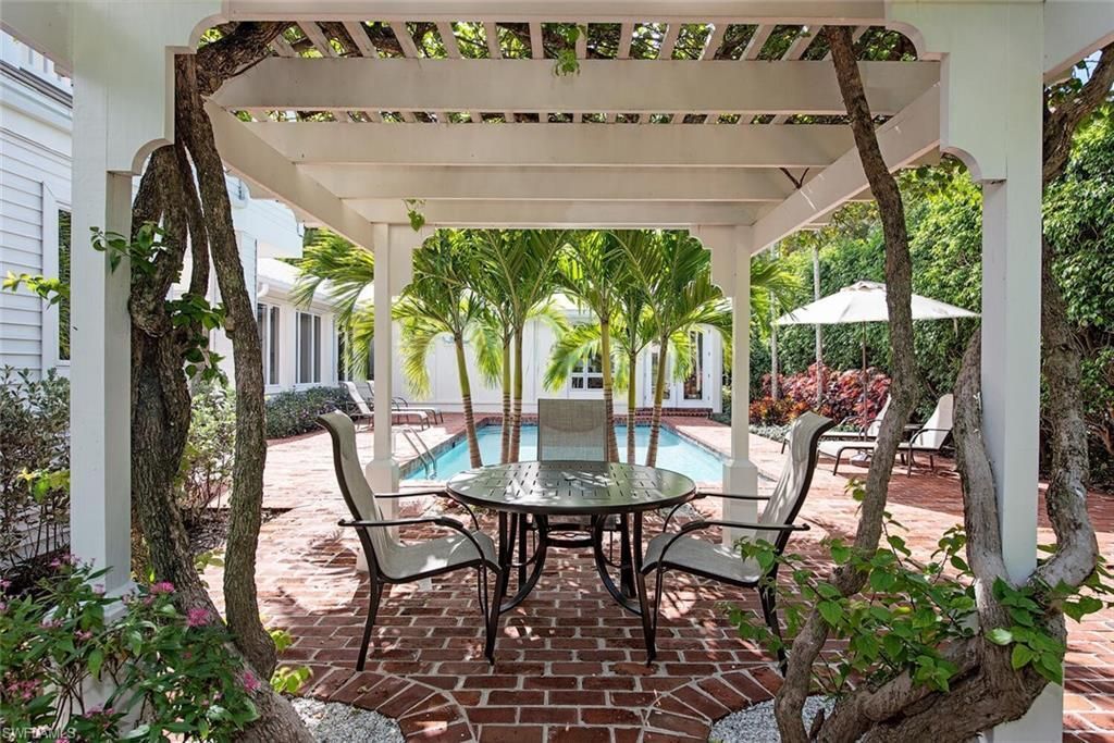 369 2nd Ave N, Naples, FL 34102 Photo