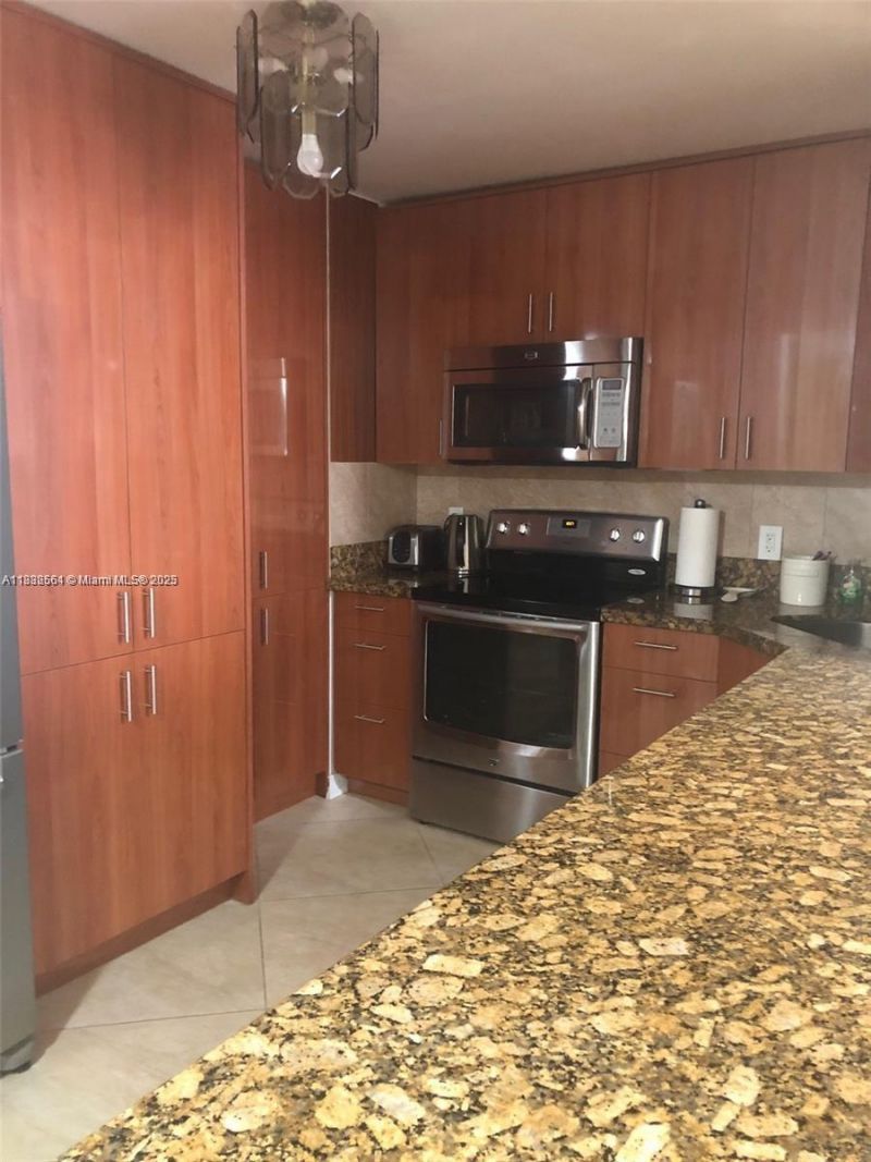 1865 S Ocean Dr, Unit 5H, Hallandale Beach, FL 33009 Photo