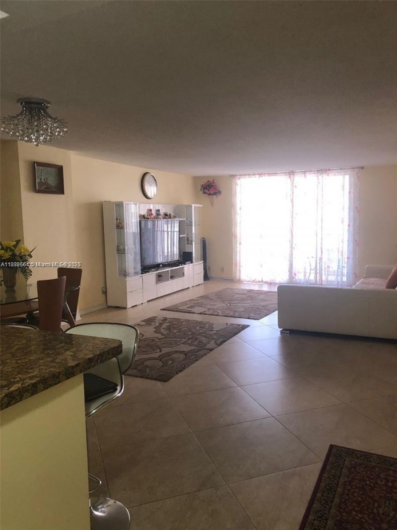 1865 S Ocean Dr, Unit 5H, Hallandale Beach, FL 33009 Photo