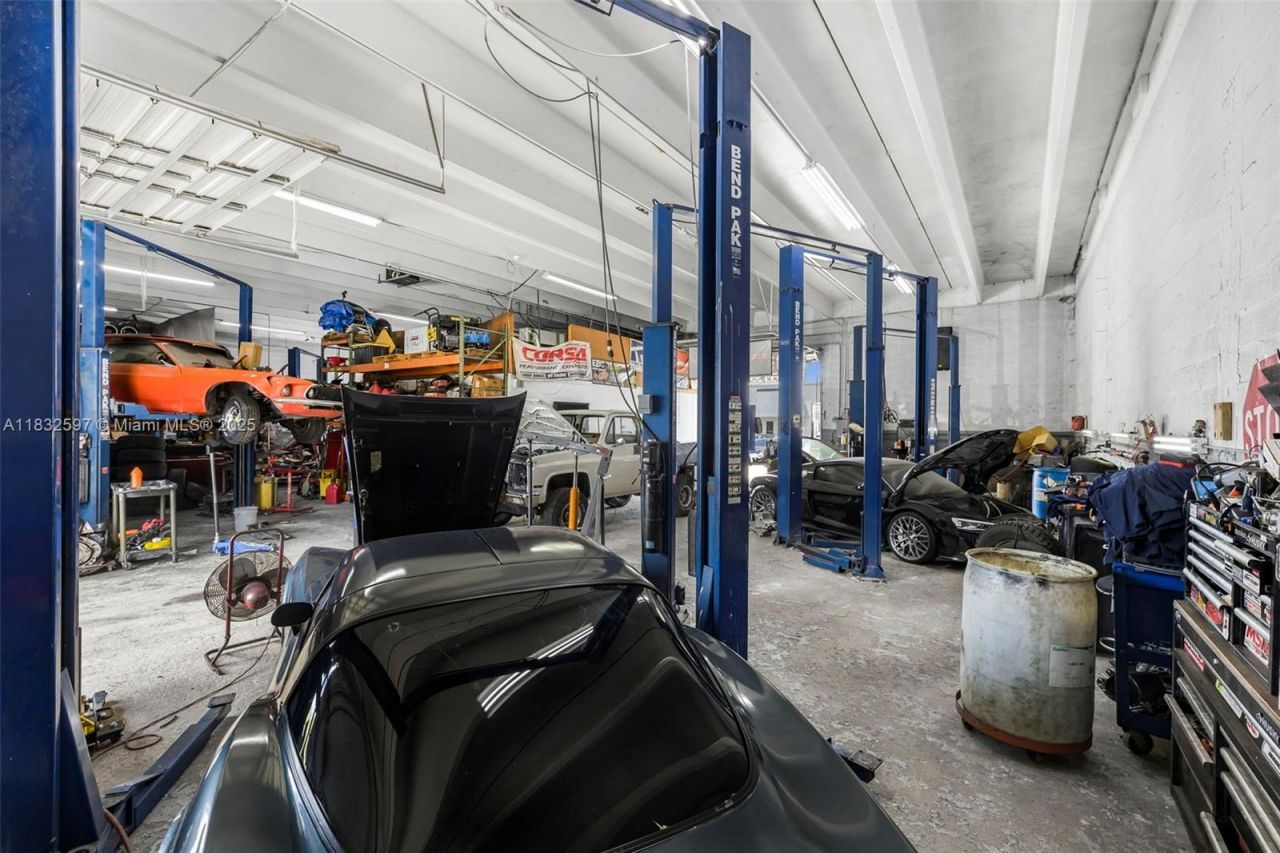 Mechanic Shop For Sale Near Tamiami Airport, Kendall, FL 33186 Photo