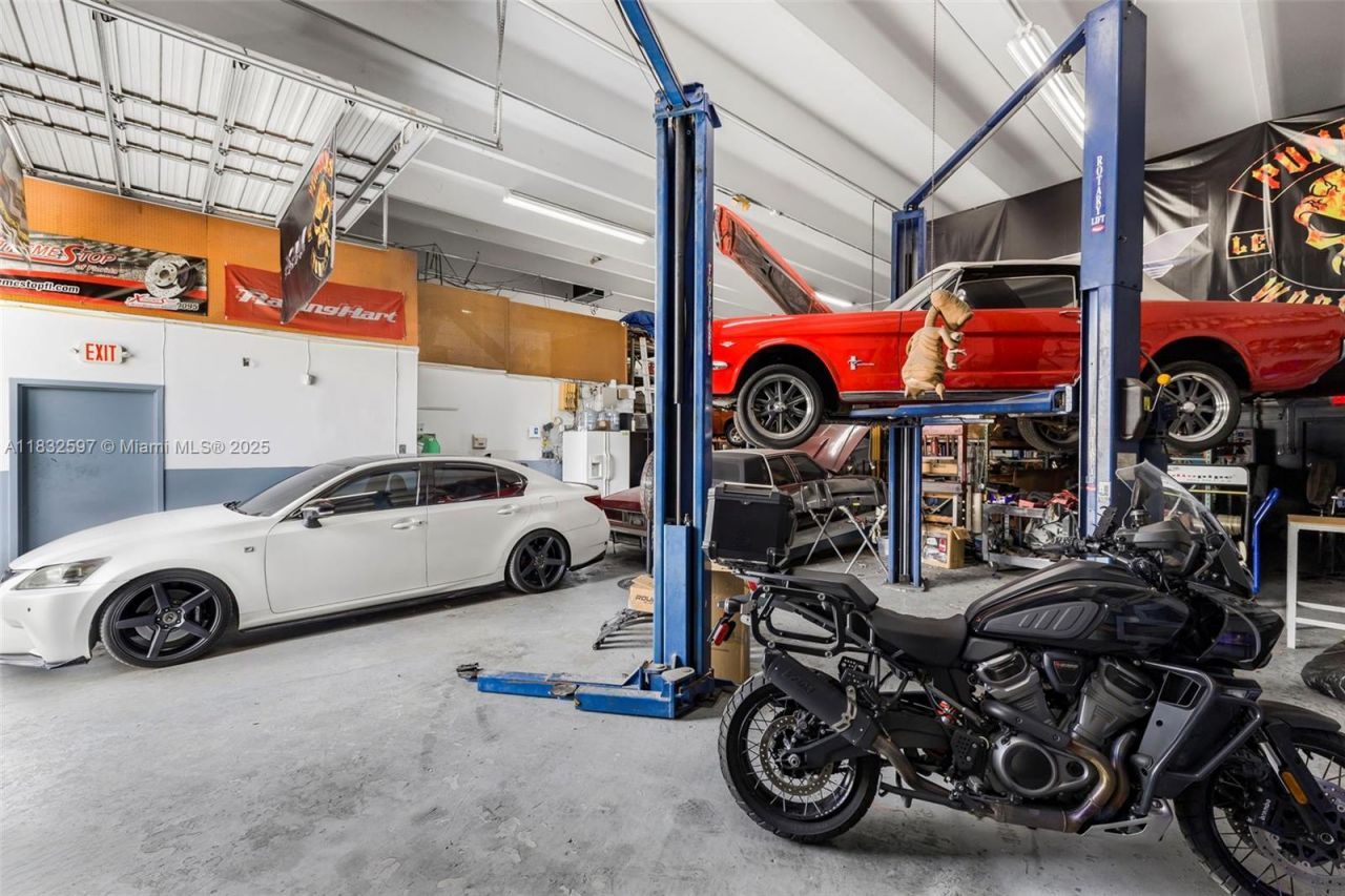Mechanic Shop For Sale Near Tamiami Airport, Kendall, FL 33186 Photo