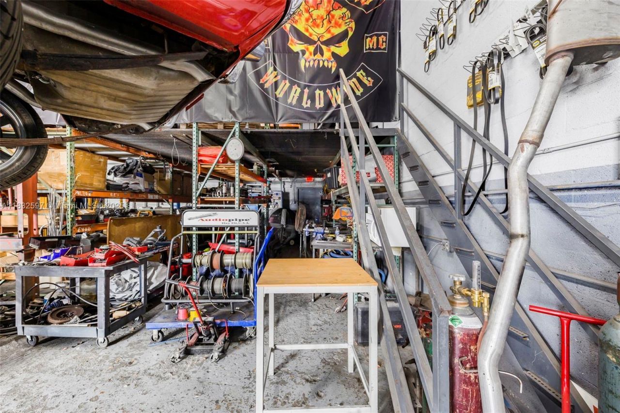 Mechanic Shop For Sale Near Tamiami Airport, Kendall, FL 33186 Photo