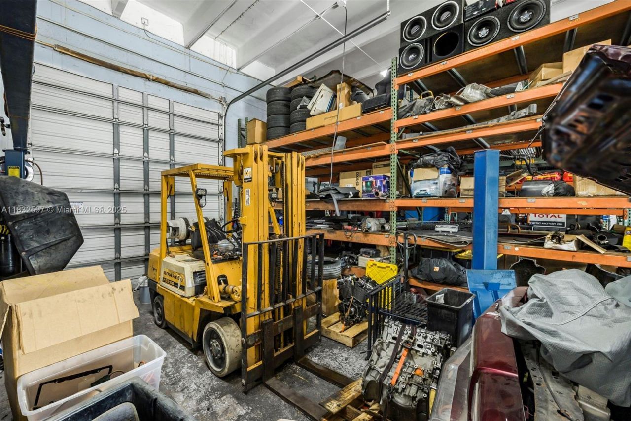Mechanic Shop For Sale Near Tamiami Airport, Kendall, FL 33186 Photo