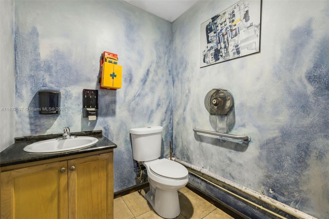 Mechanic Shop For Sale Near Tamiami Airport, Kendall, FL 33186 Photo