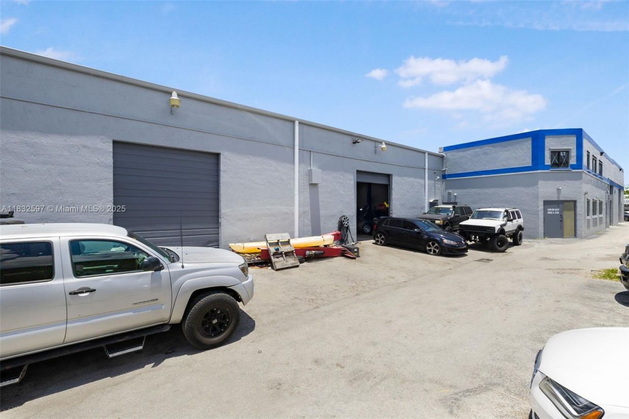 Mechanic Shop For Sale Near Tamiami Airport, Kendall, FL 33186 Photo