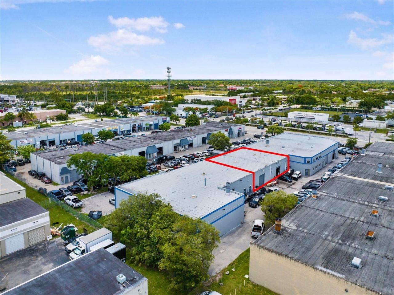 Mechanic Shop For Sale Near Tamiami Airport, Kendall, FL 33186 Photo
