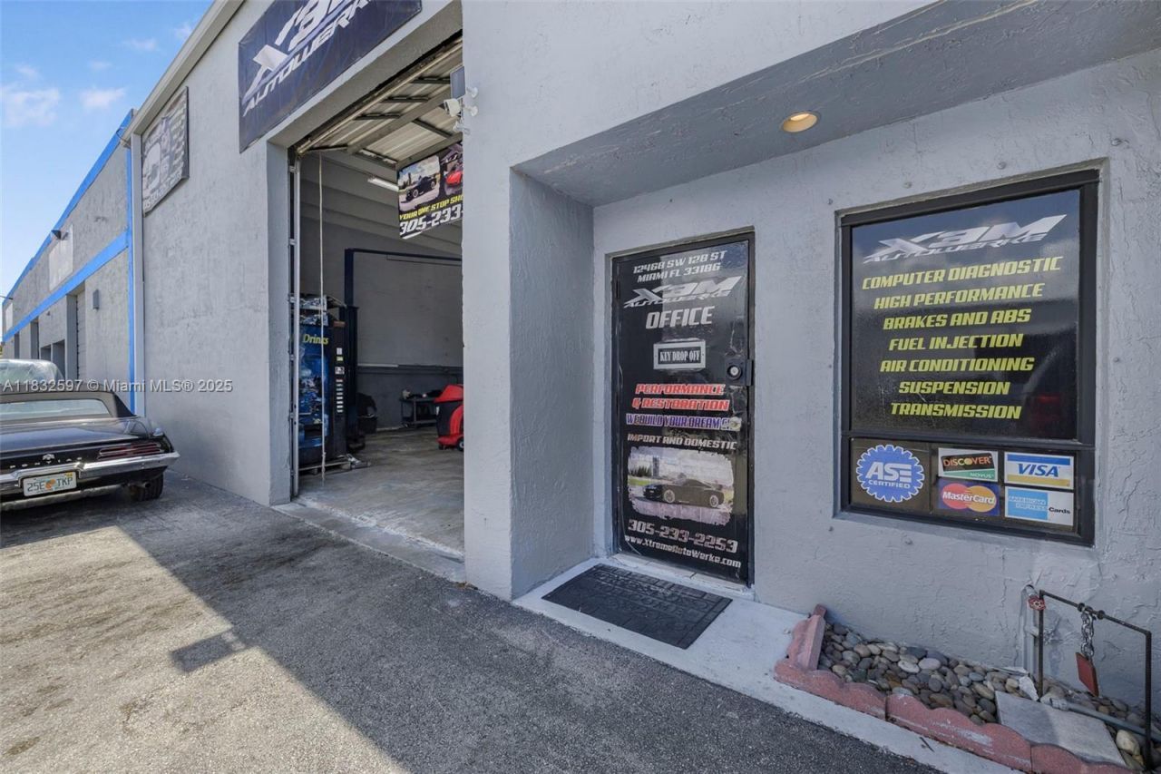 Mechanic Shop For Sale Near Tamiami Airport, Kendall, FL 33186 Photo