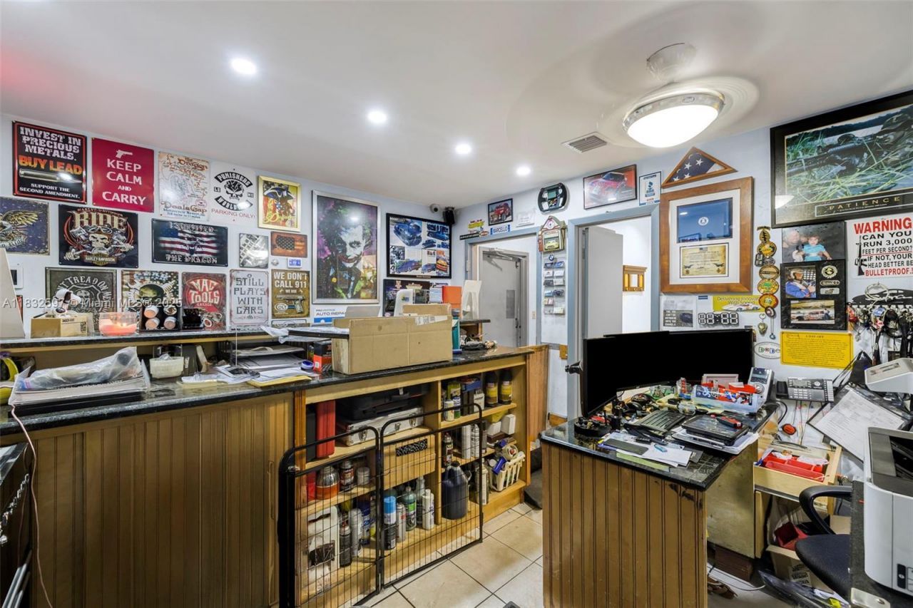 Mechanic Shop For Sale Near Tamiami Airport, Kendall, FL 33186 Photo