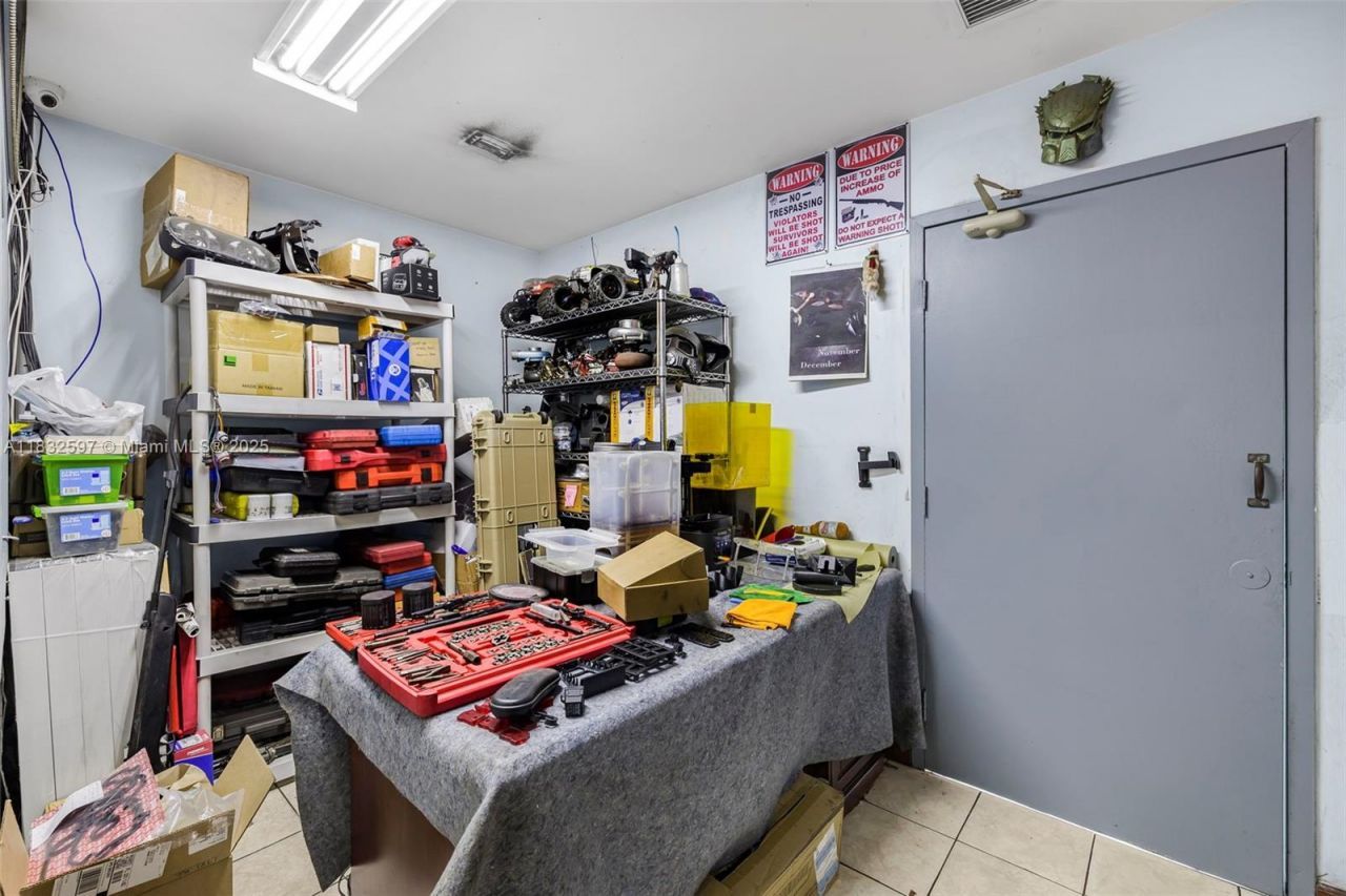 Mechanic Shop For Sale Near Tamiami Airport, Kendall, FL 33186 Photo