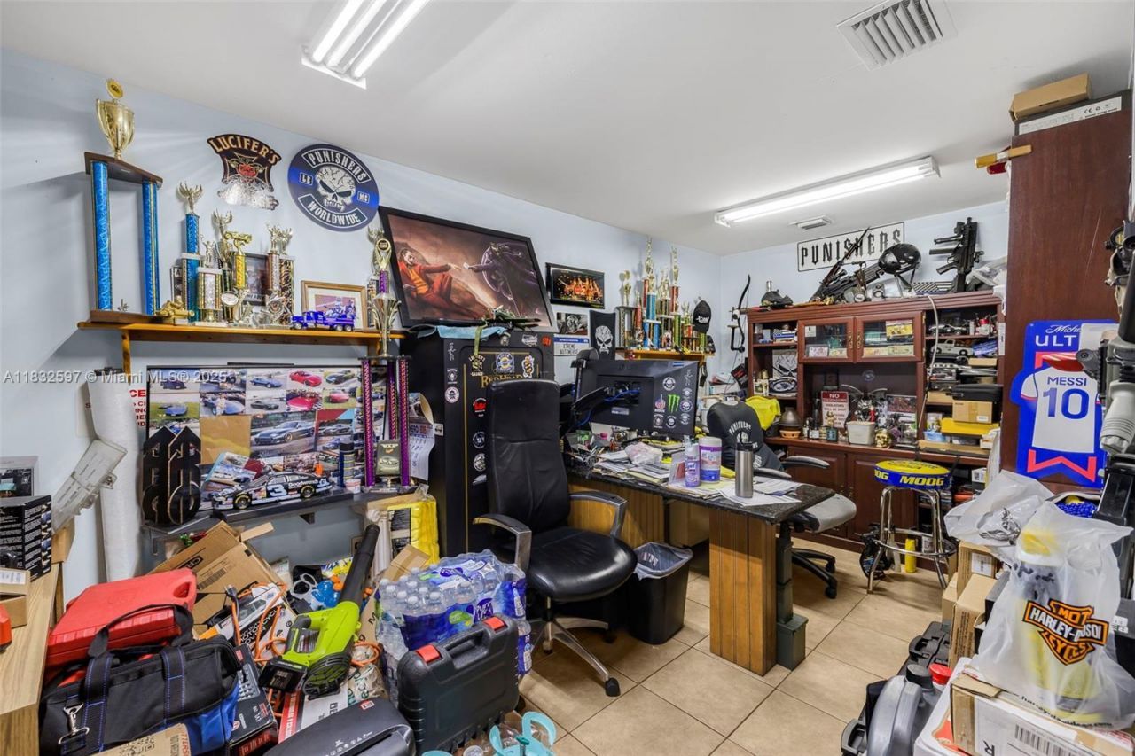 Mechanic Shop For Sale Near Tamiami Airport, Kendall, FL 33186 Photo